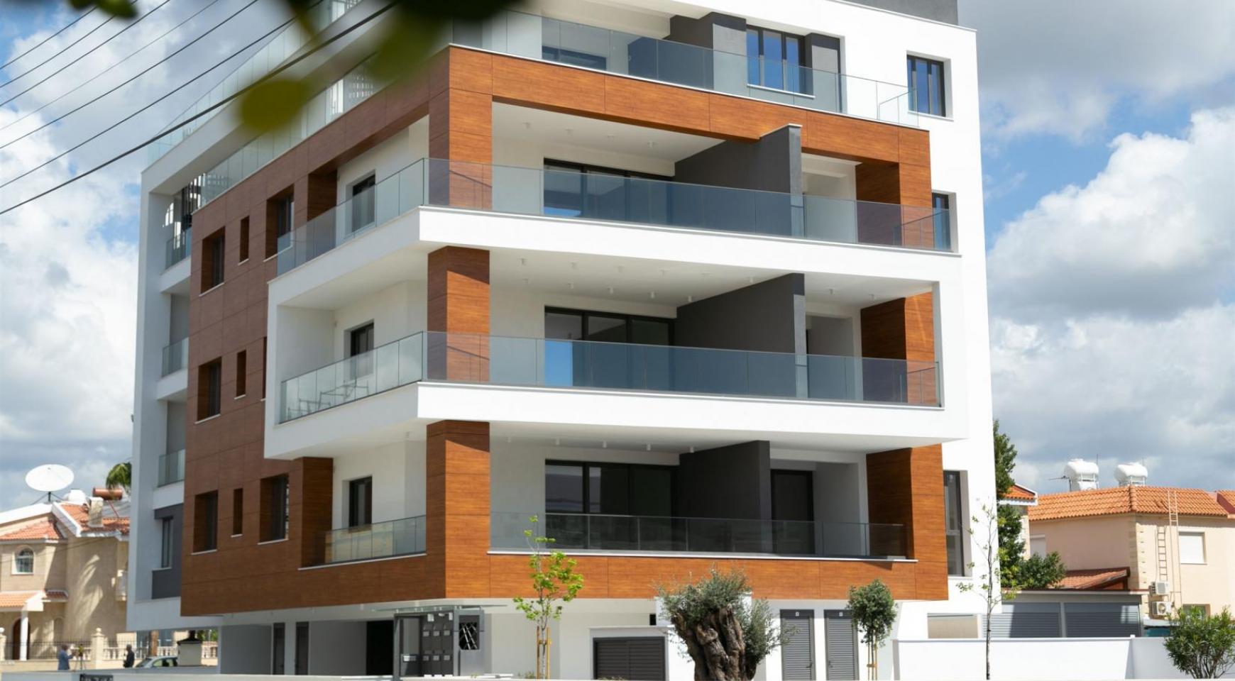 Malibu Residence, Apt. 301. Modern 2 Bedroom Apartment within a New Gated Complex - 1
